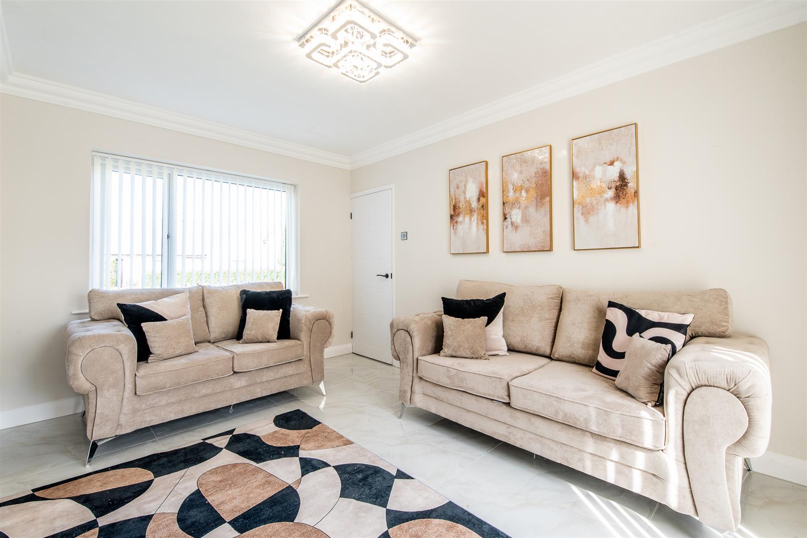 Farringdon Crescent, Preston
